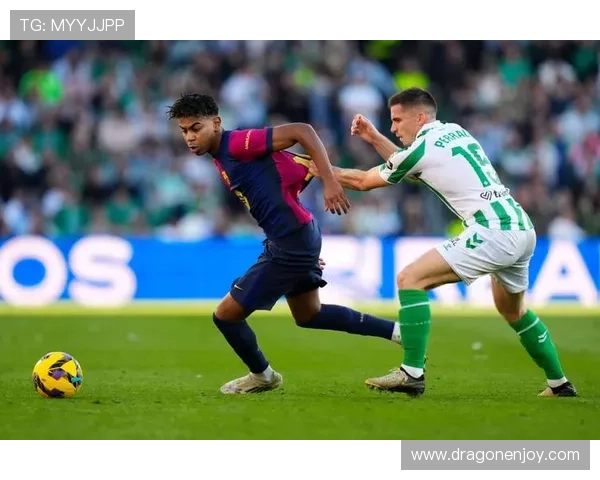 法甲联赛新赛季展望 巴黎圣日耳曼的冠军争夺与球队变动分析